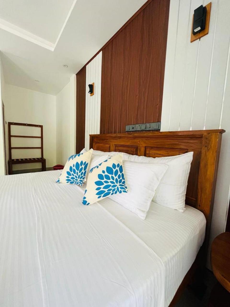 Nn Beach Resort & Spa Нилавели Экстерьер фото