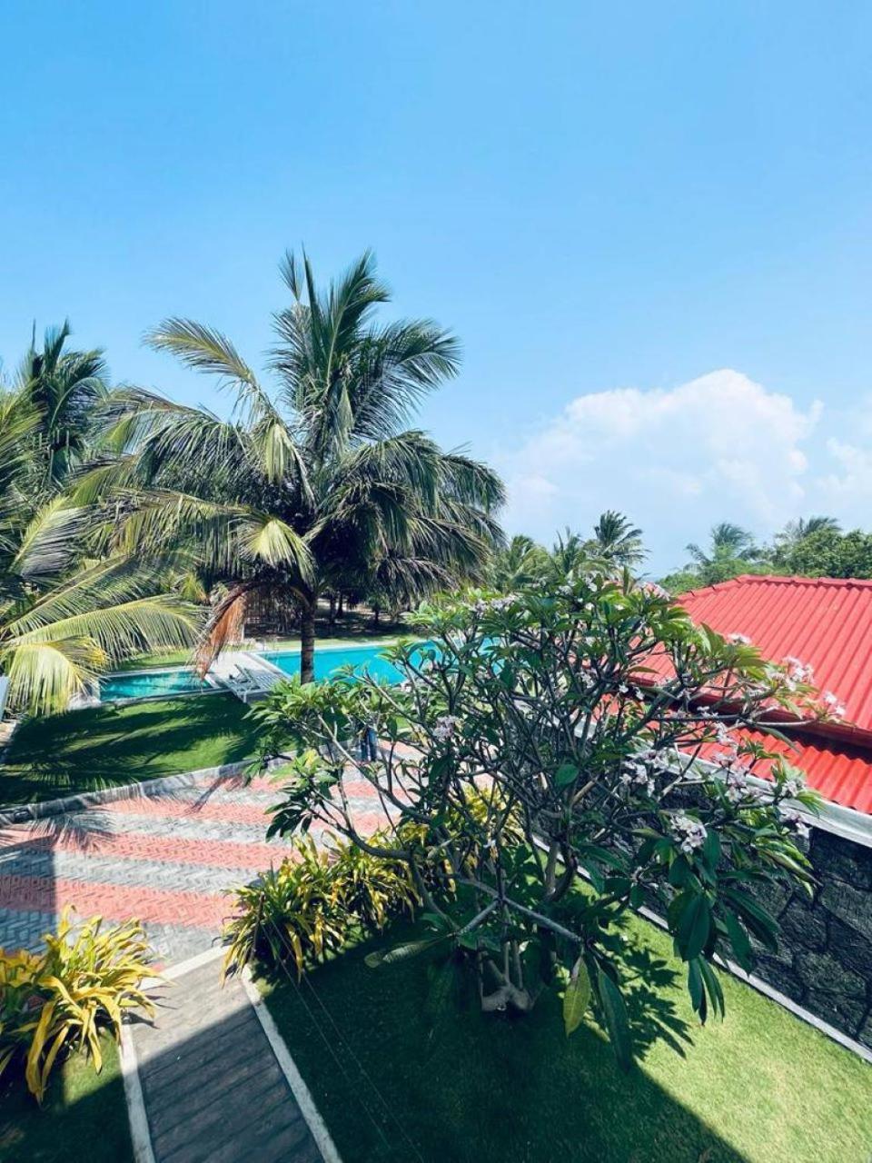 Nn Beach Resort & Spa Нилавели Экстерьер фото