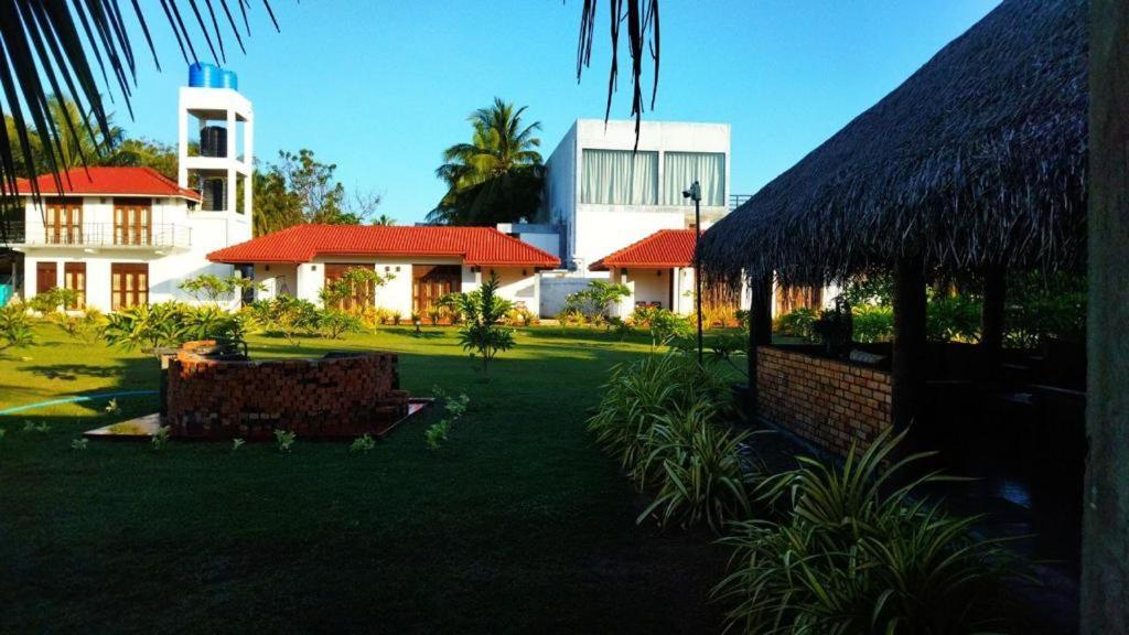 Nn Beach Resort & Spa Нилавели Экстерьер фото